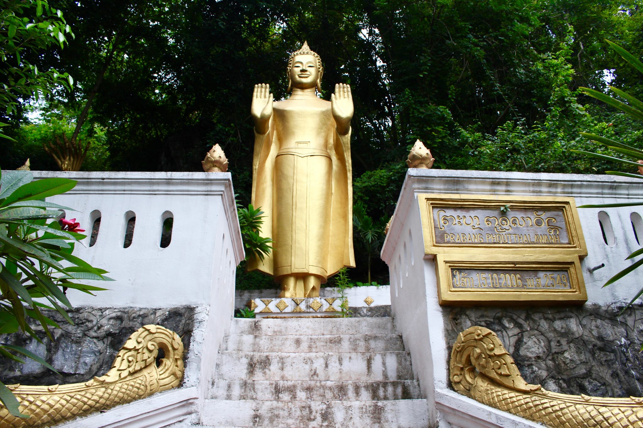 Luang Prabang - massive buddha statues