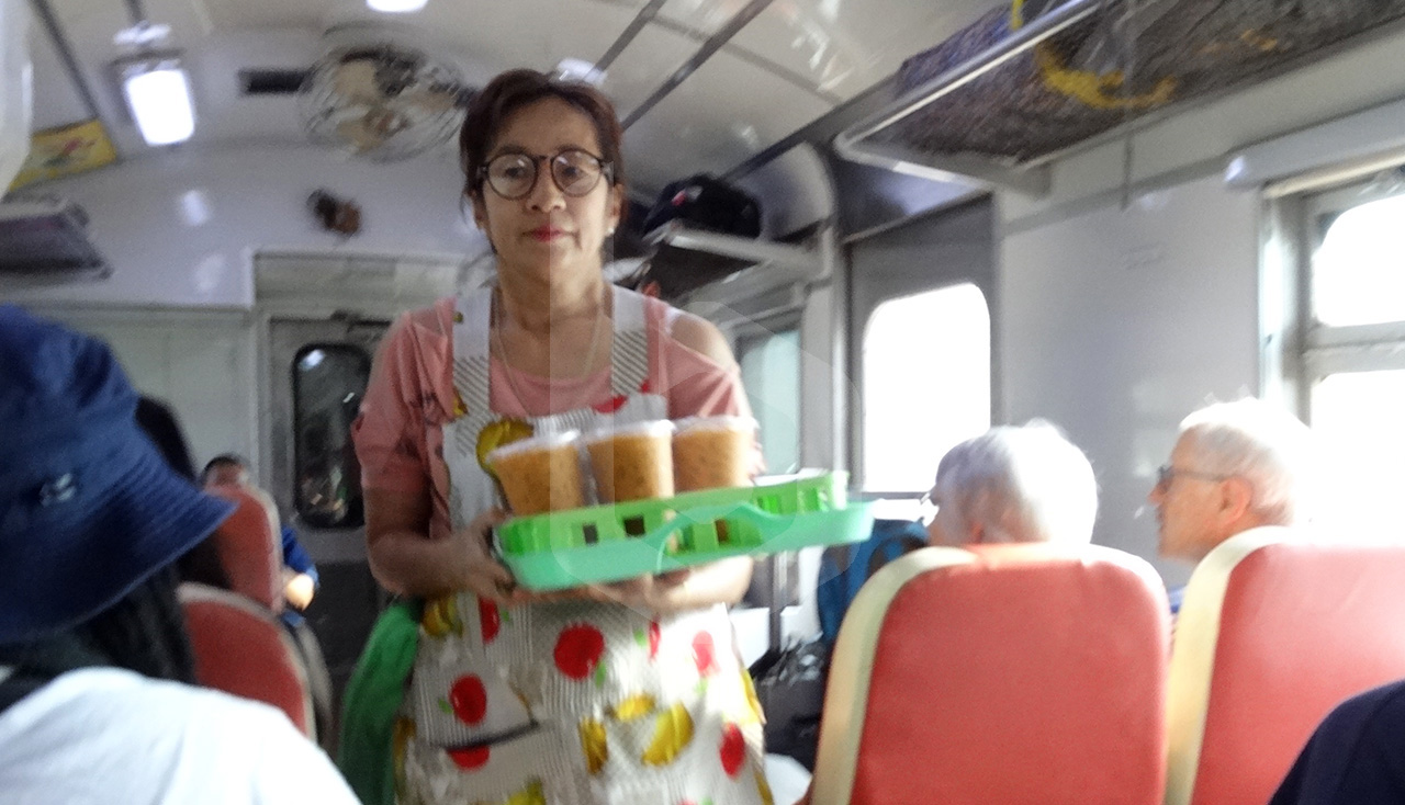 Bangkok to Ayutthaya by train