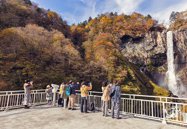 Book your bus to Lake Chuzenji