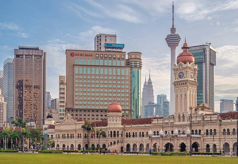 Đặt vé tàu điện ngầm đến Merdeka Square